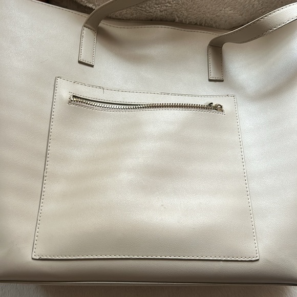 Beige / Tan Bucket Hand Bag or Tote - Picture 12 of 16